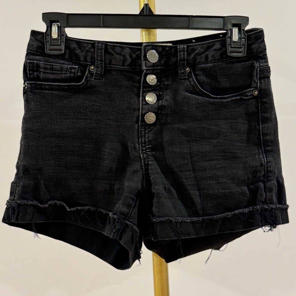 MUDD BLACK • Jean Shorts with Button Detail